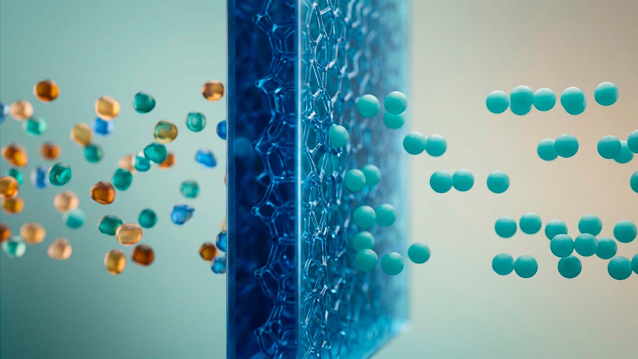 Representación conceptual de anonimización de datos: esferas de colores pasando a través de un filtro azul y convirtiéndose en esferas uniformes de color turquesa.